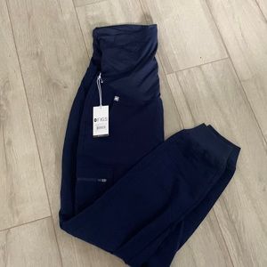 Never worn medium maternity jogger scrubs